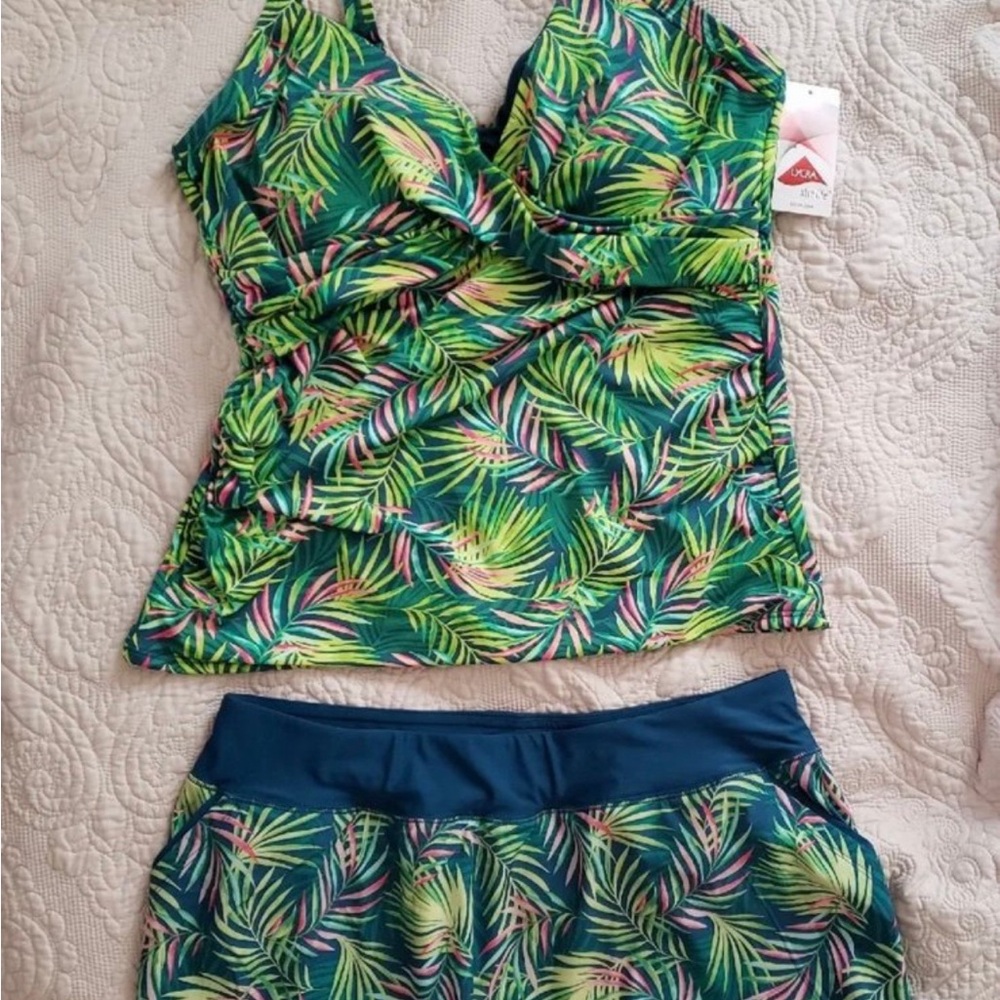 Lands End 2 pc Swim top and lined skirt. 14D cup 14 skirt